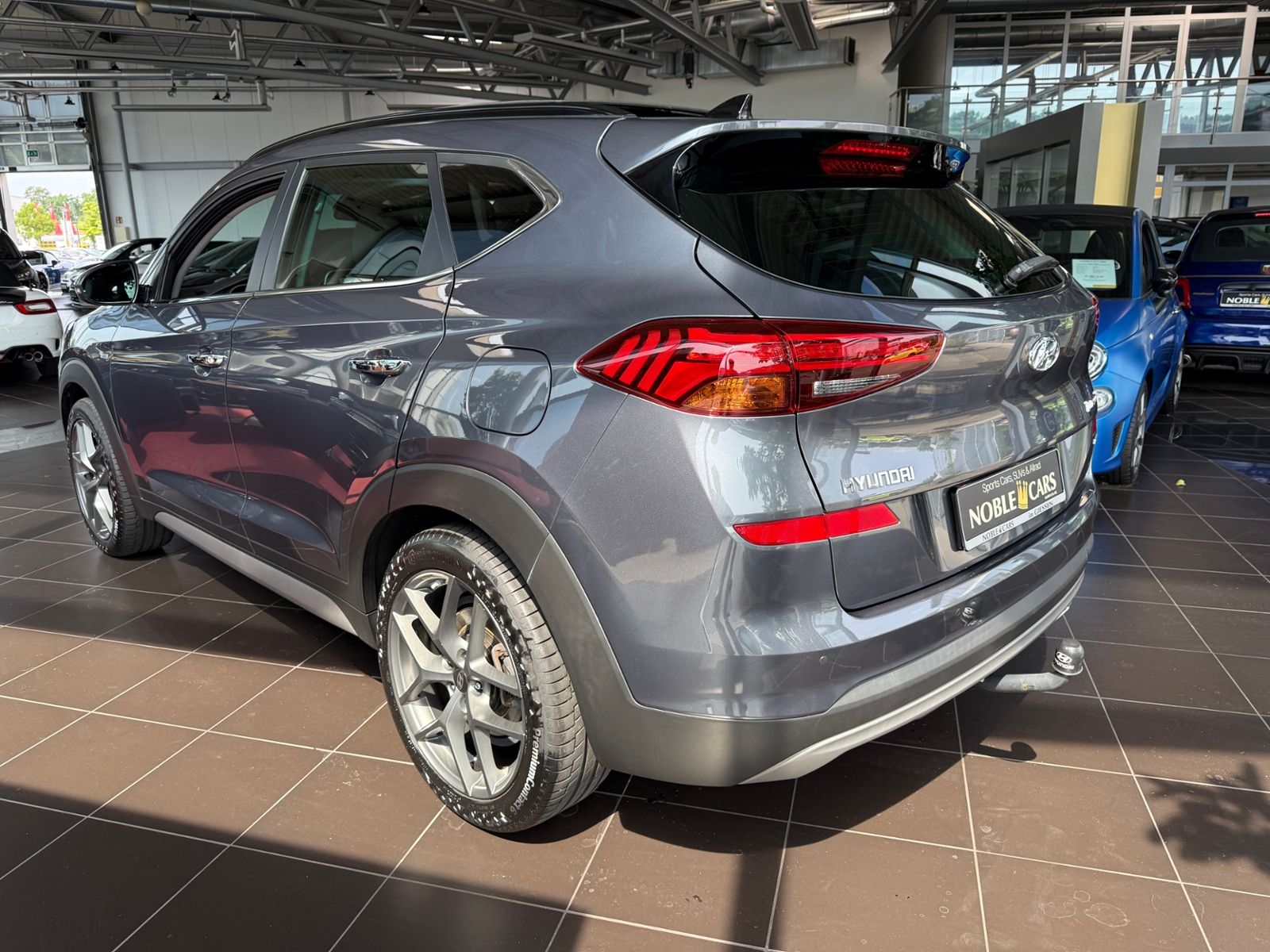 Fahrzeugabbildung Hyundai TUCSON Premium 4WD PANO AHK LED LEDER