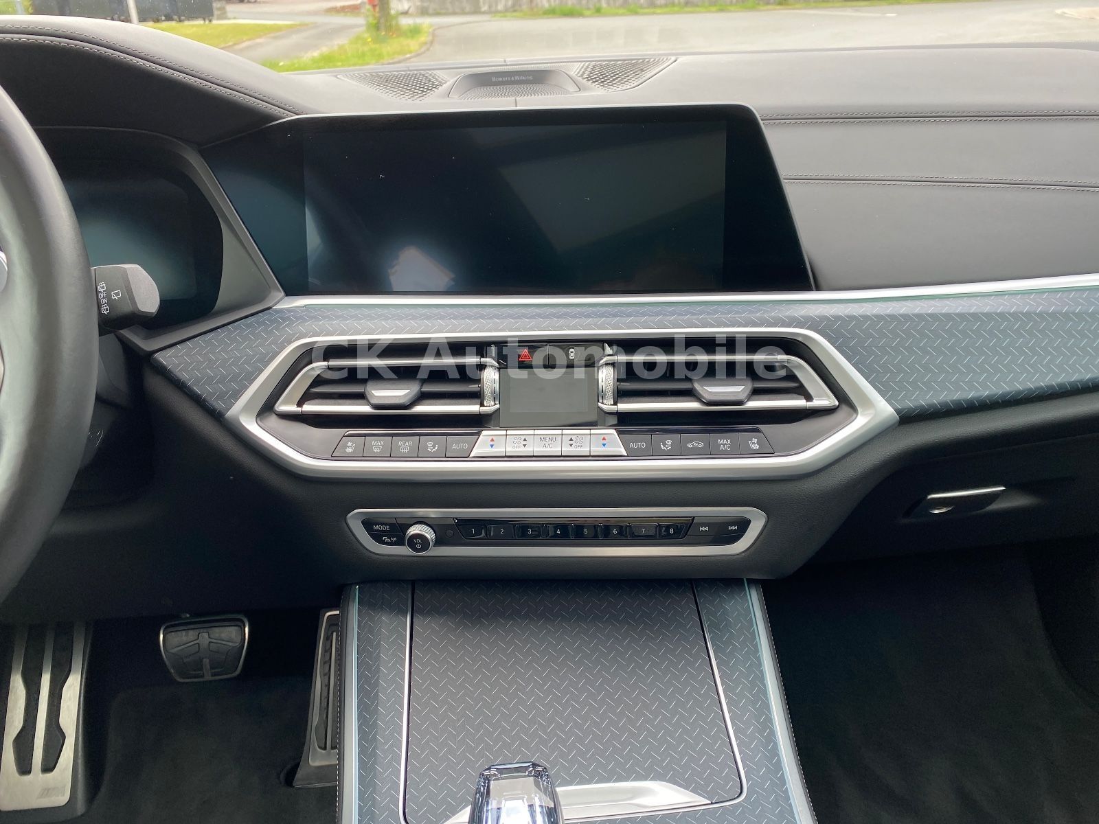Fahrzeugabbildung BMW X5 xDrive45e M-Sport/Laser/Pano/Head-Up/360°/AHK