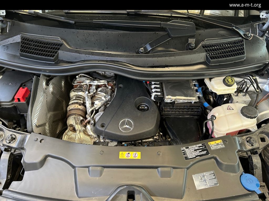 MERCEDES-BENZ V 250