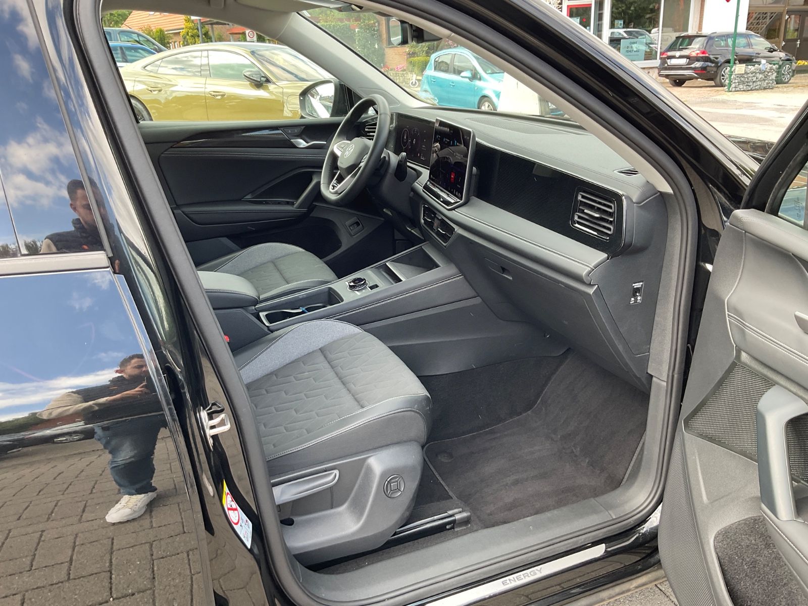 Fahrzeugabbildung Volkswagen Tiguan 2.0 TDI DSG ENERGY,AHK,Navi,IQLight,