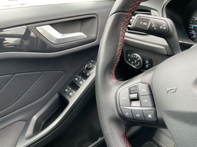 Fahrzeugabbildung Ford Focus 1.0 EcoBoost Mild-Hybrid, ST-Line AHK, Nav