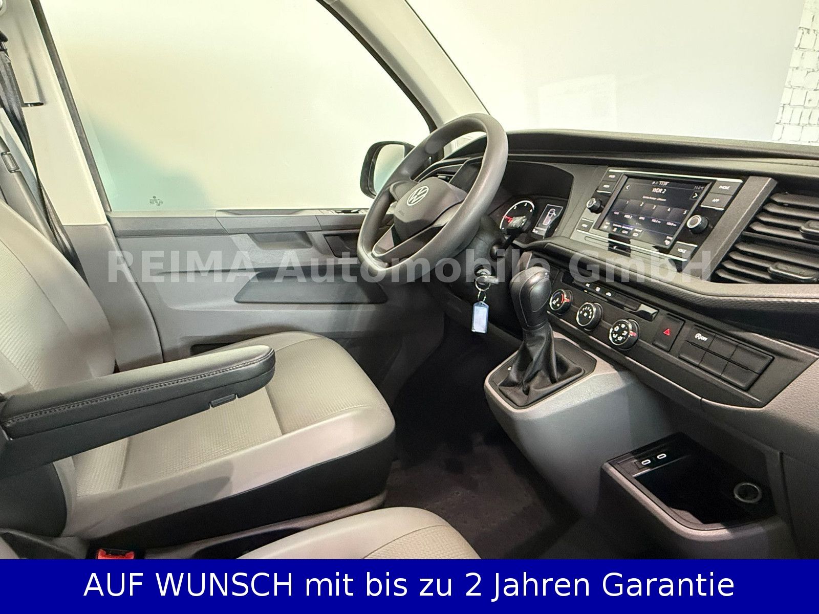 Fahrzeugabbildung Volkswagen T6.1 Bus 2,0 Diesel L 2, 9 Sitzer, Automatik