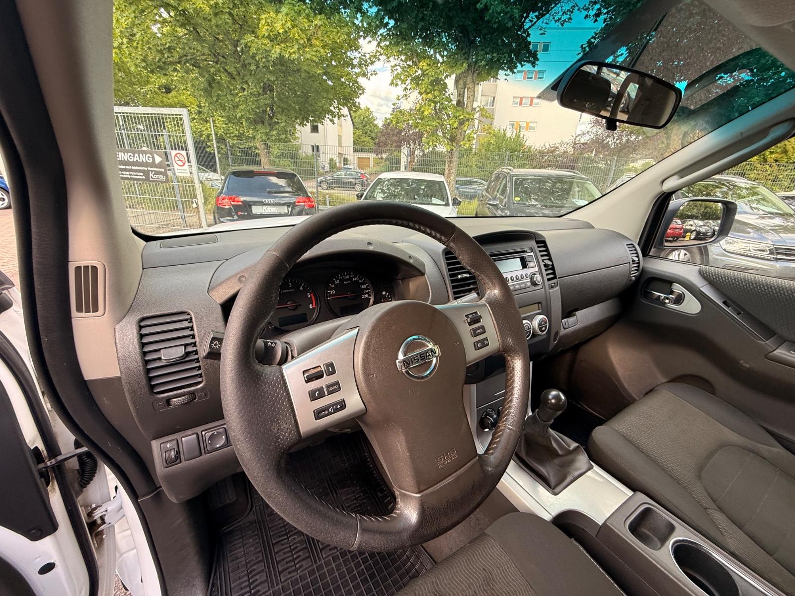 NISSAN NAVARA 2.5 dCi 190ch 4x4 - DOUBLE CAB - ATTELAGE - CLIM BIZONE - SIÈGES CHAUFFANTS