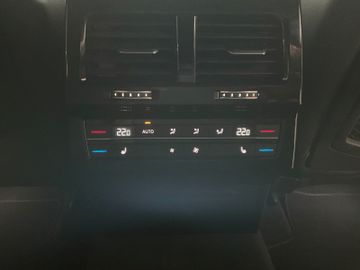 Volkswagen Touareg - 11
