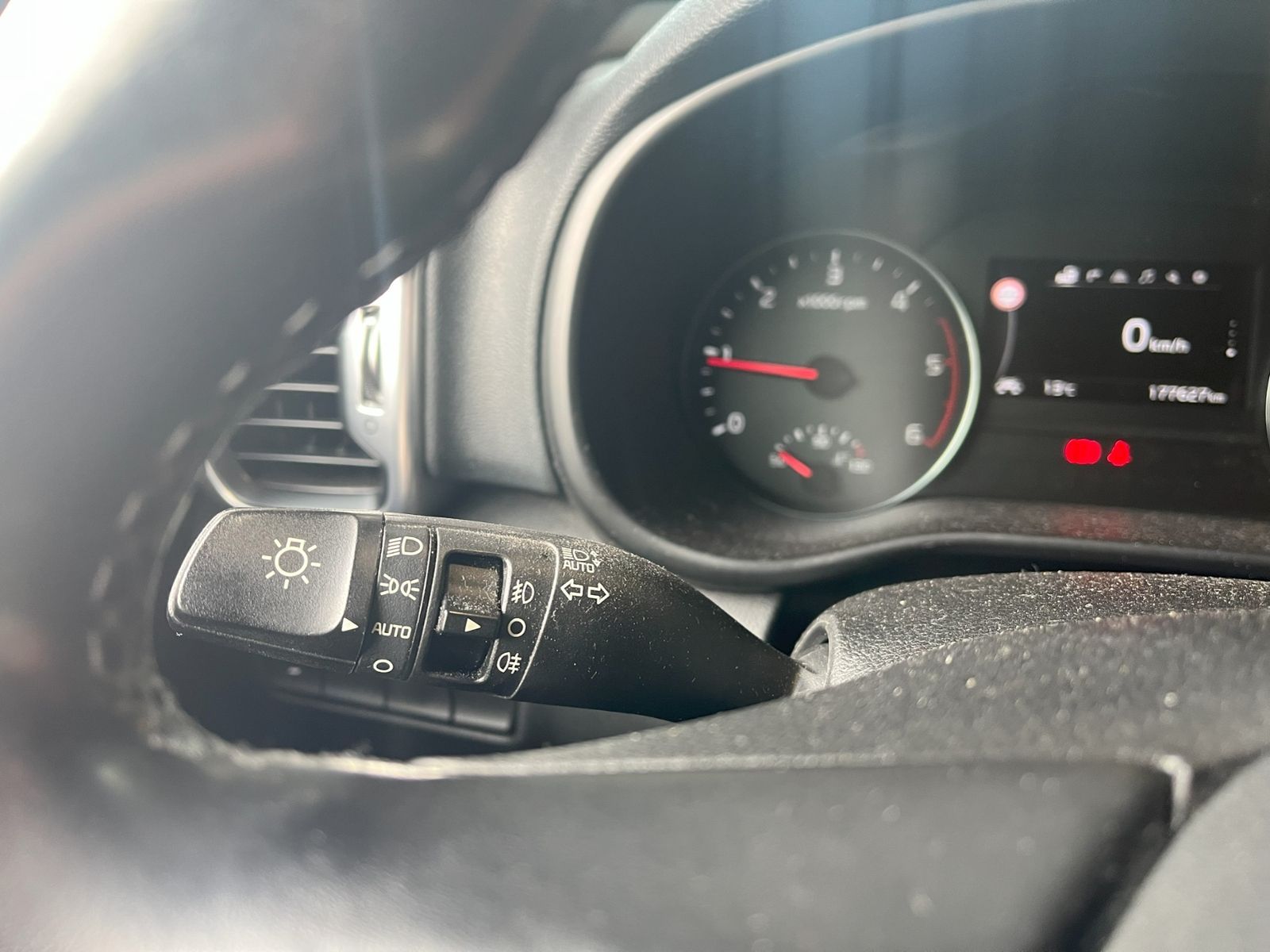 Fahrzeugabbildung Kia Sportage 2.0 CRDI AWD Spirit XEN NAV JBL 19"