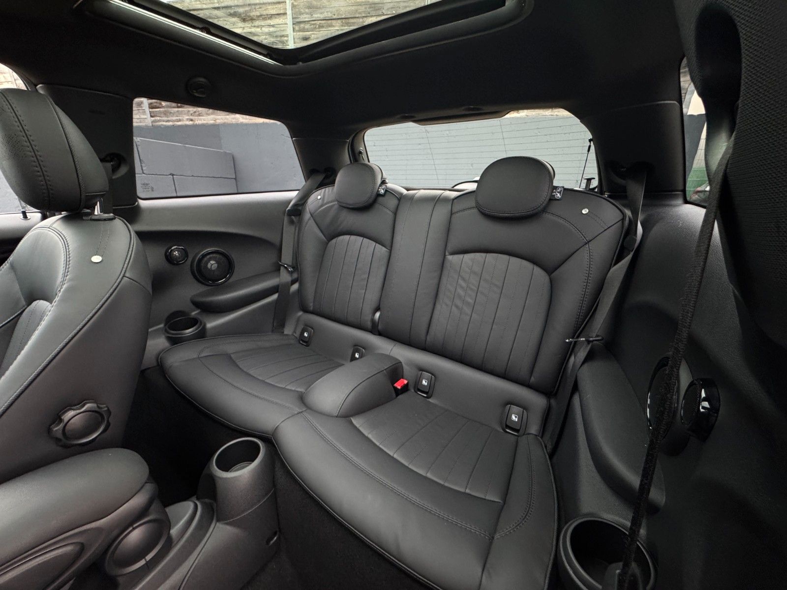 Fahrzeugabbildung MINI Cooper S Classic Trim H&K Pano Leder CAM ACC