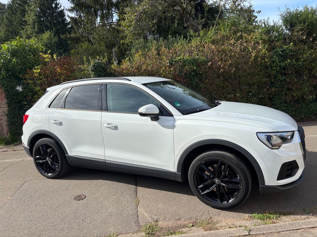 Image of Audi Q3