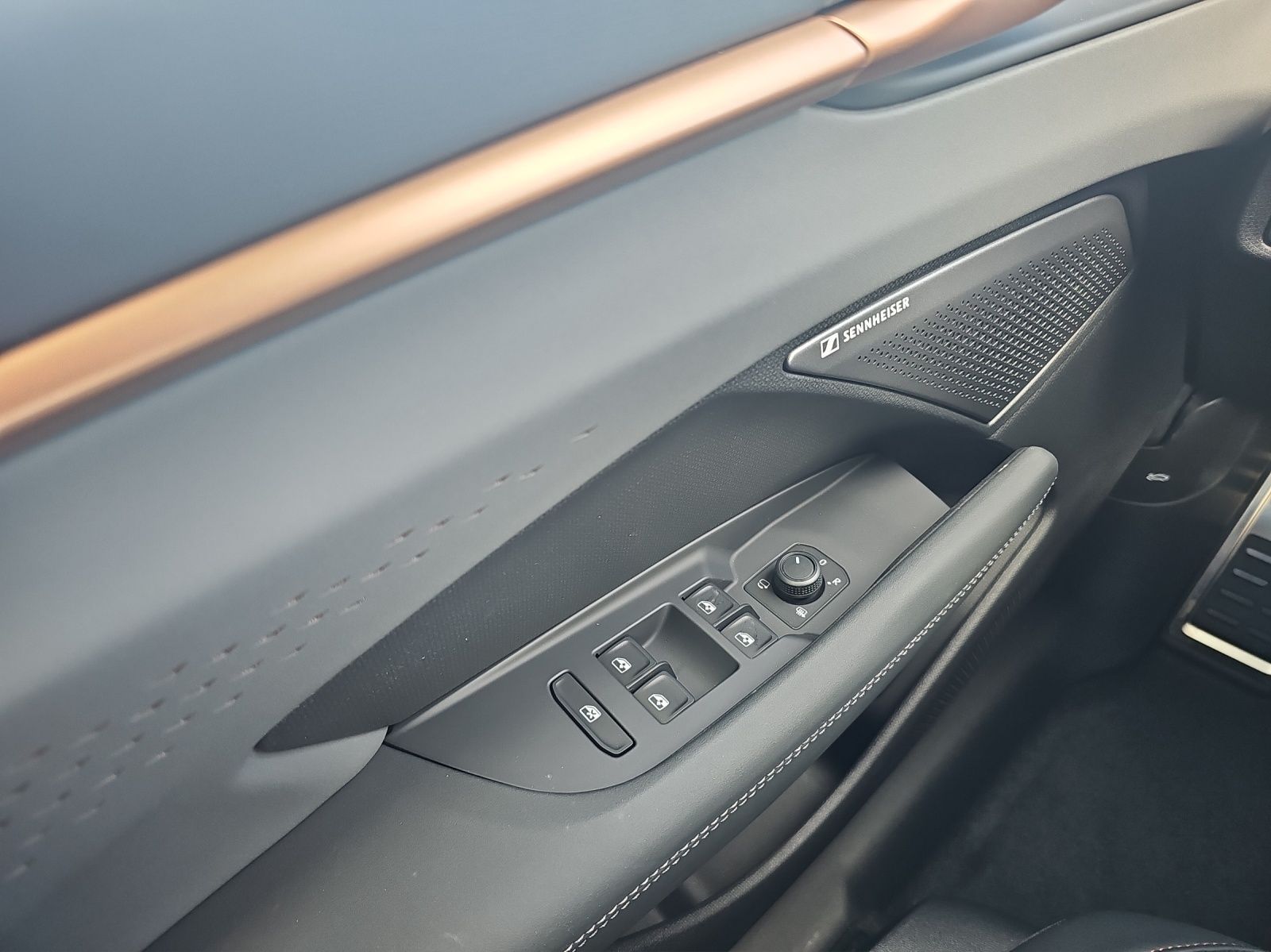 Fahrzeugabbildung CUPRA Terramar 1.5 eTSI DSG ACC LED NAVI