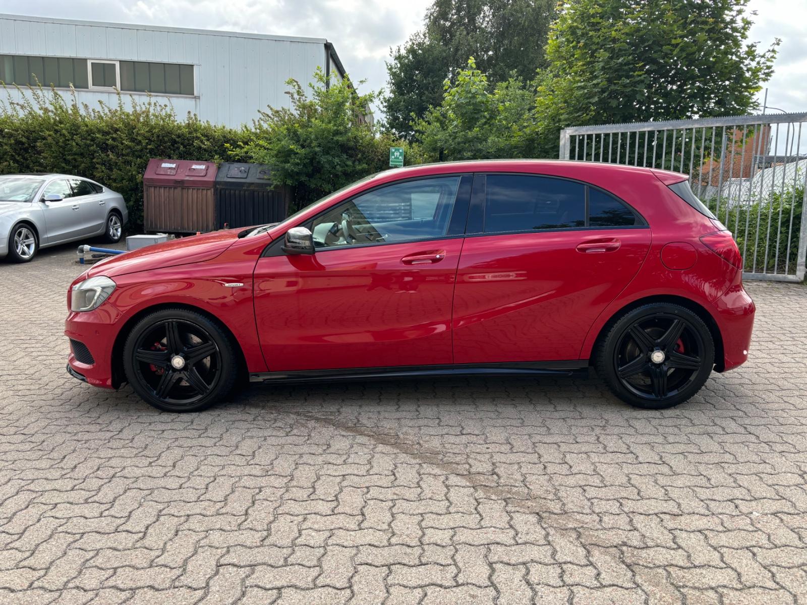 Mercedes-Benz A 250 AMG Line  Harman-Kardon Navi TÜV NEU