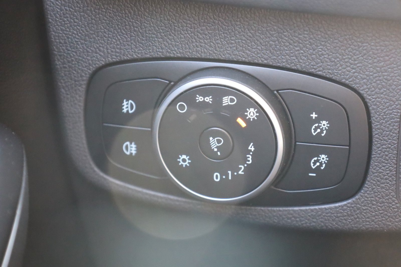 Fahrzeugabbildung Ford Focus Turnier 1,5 Turbo Active *LED *Tech-Paket