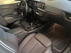 Fahrzeugabbildung BMW 218i Gran Coupé -- Lenkrad heizb/Glasdach/Kamera
