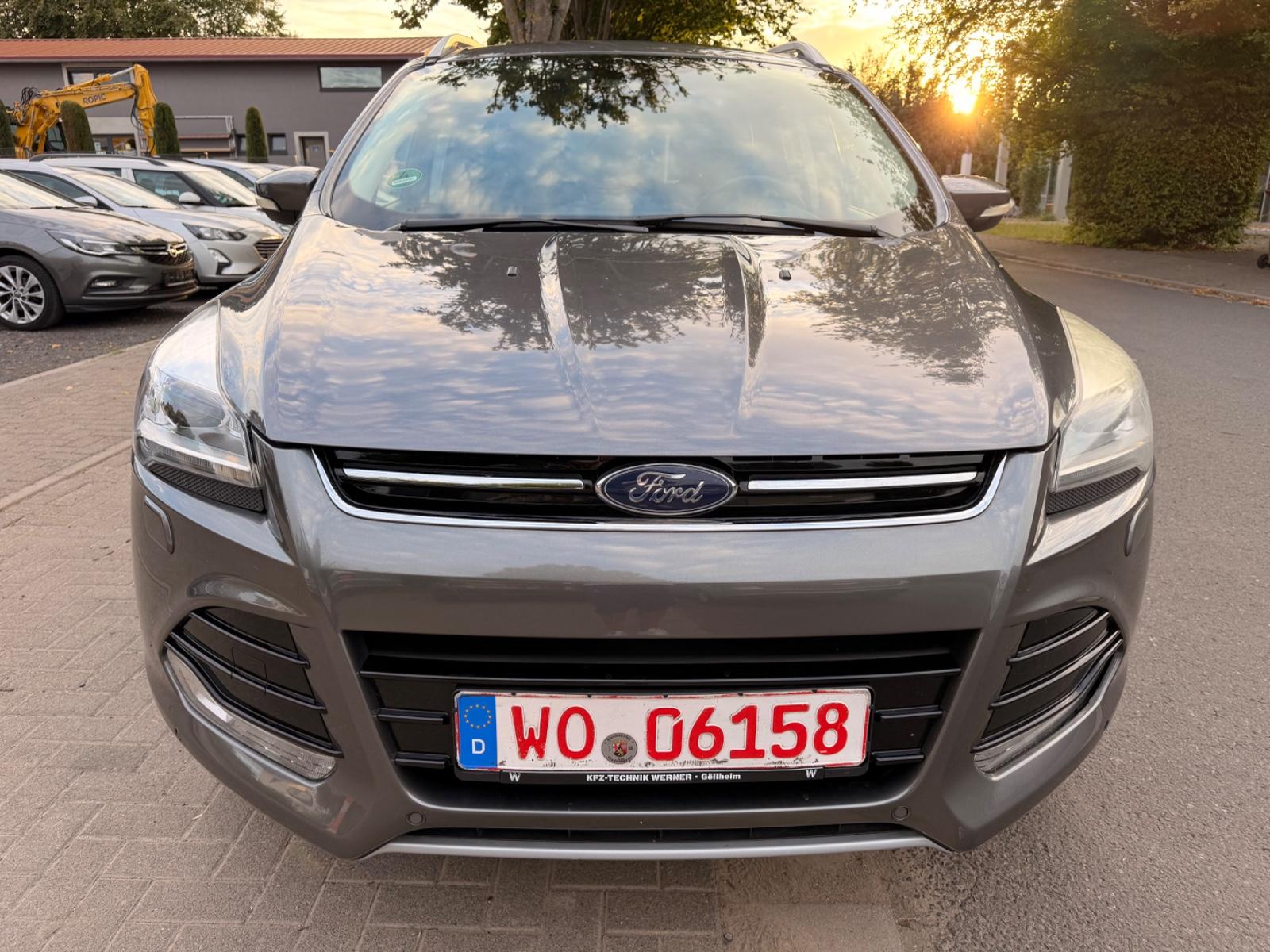 Ford Kuga Titanium/TÜV§INSPEKTIONNEU