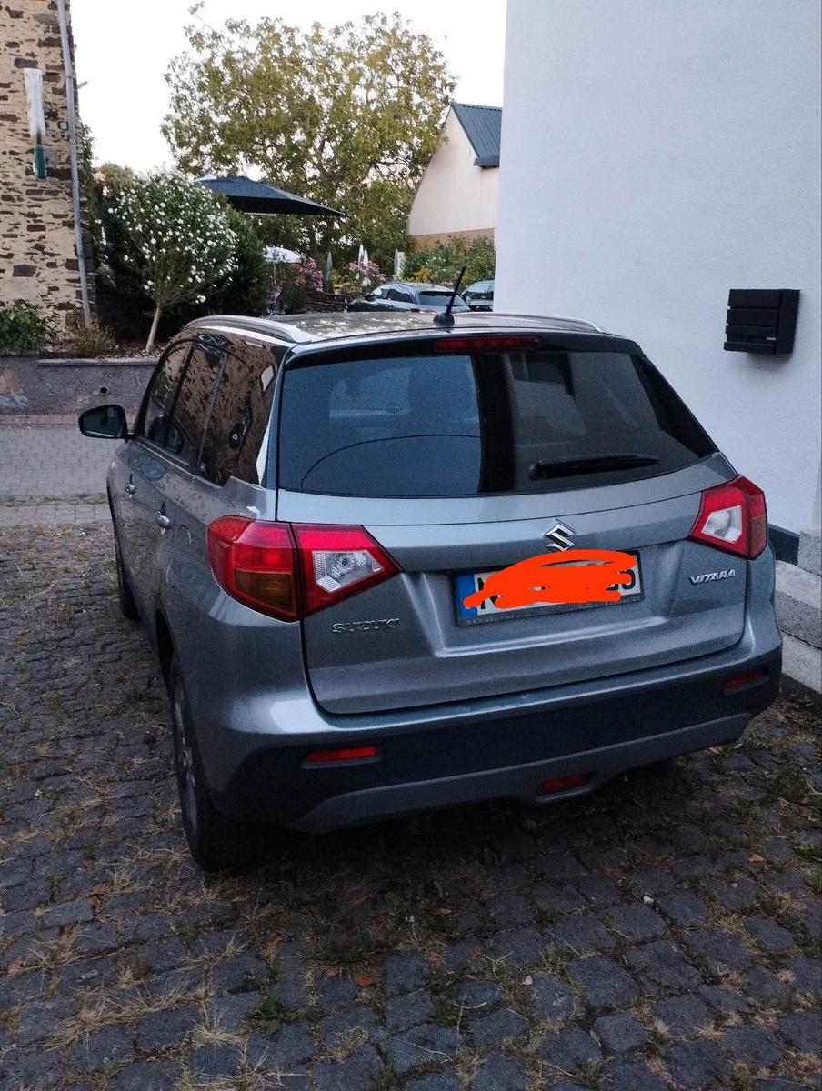 Suzuki Vitara 2015 — rear view