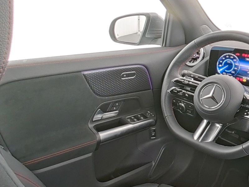 Fahrzeugabbildung Mercedes-Benz EQA 300 4M AMG *Bonus* Ambi+Kam+Totw+WinterPak