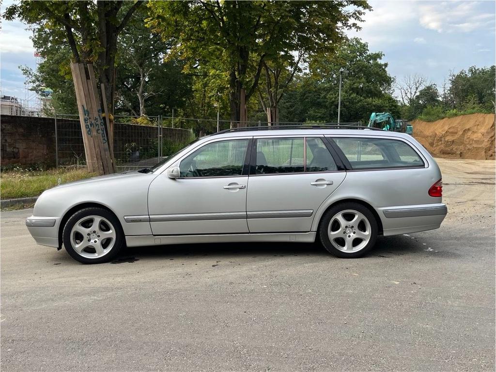 Mercedes-Benz E 240