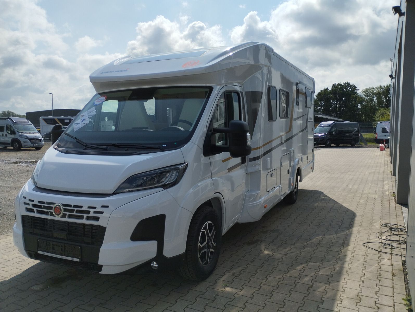 Fahrzeugabbildung Eura Mobil Profila T PT 720 EF MondialPakete 180PSAutomatik