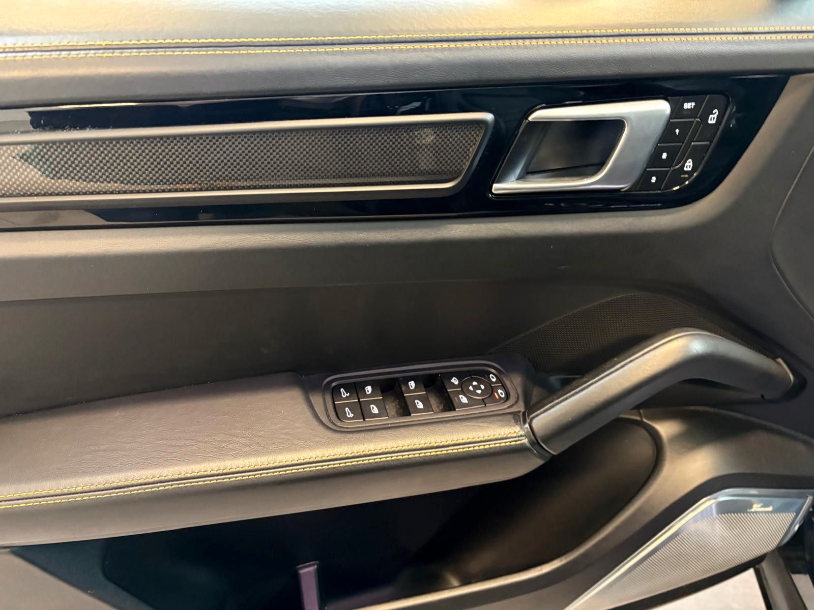 Fahrzeugabbildung Porsche Cayenne Coupe Turbo GT/Burmester/PCCB/Carbon