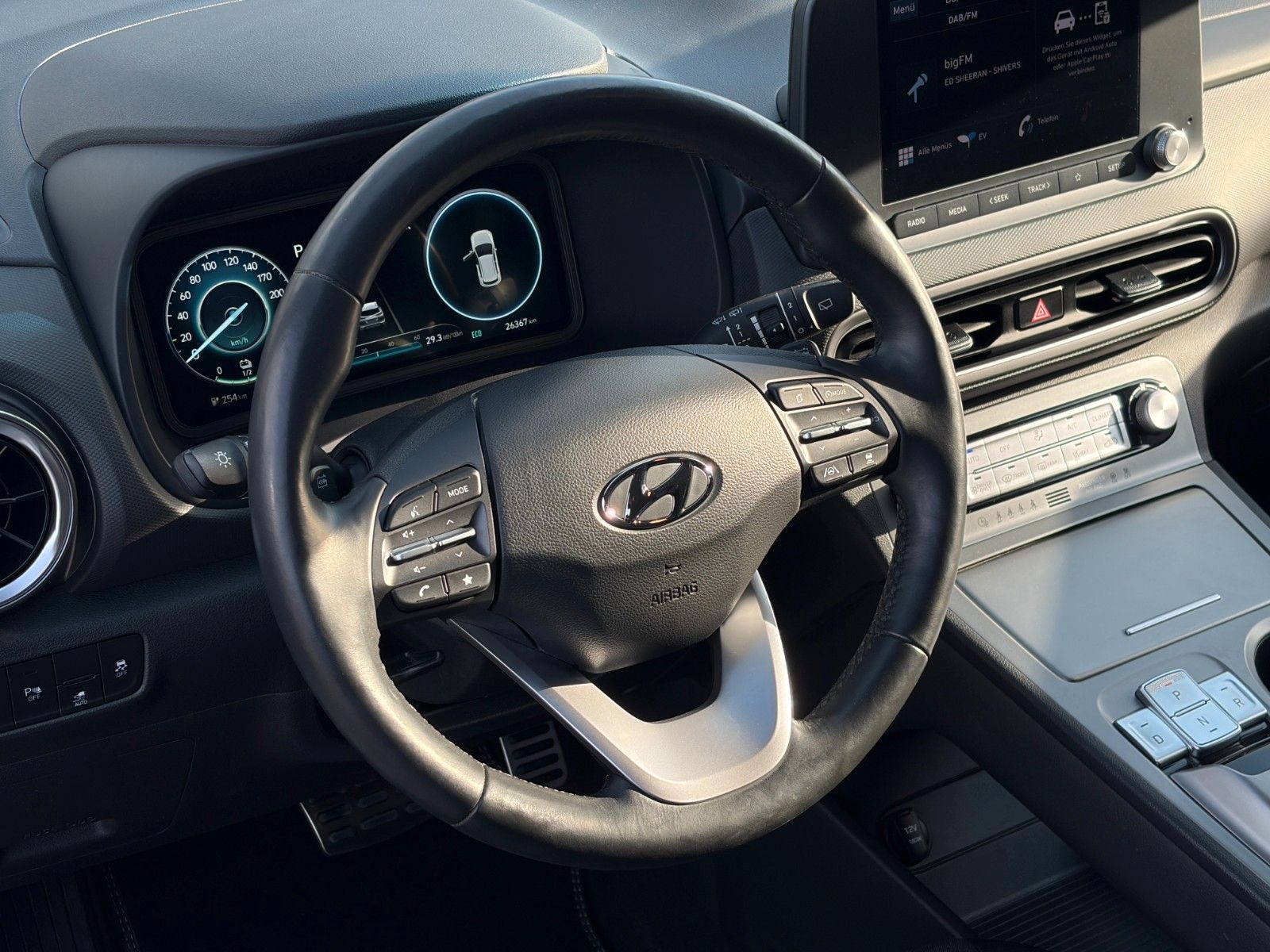 Fahrzeugabbildung Hyundai KONA E Select SHZ LHZ ACC LKA LFA Navi CarPlay
