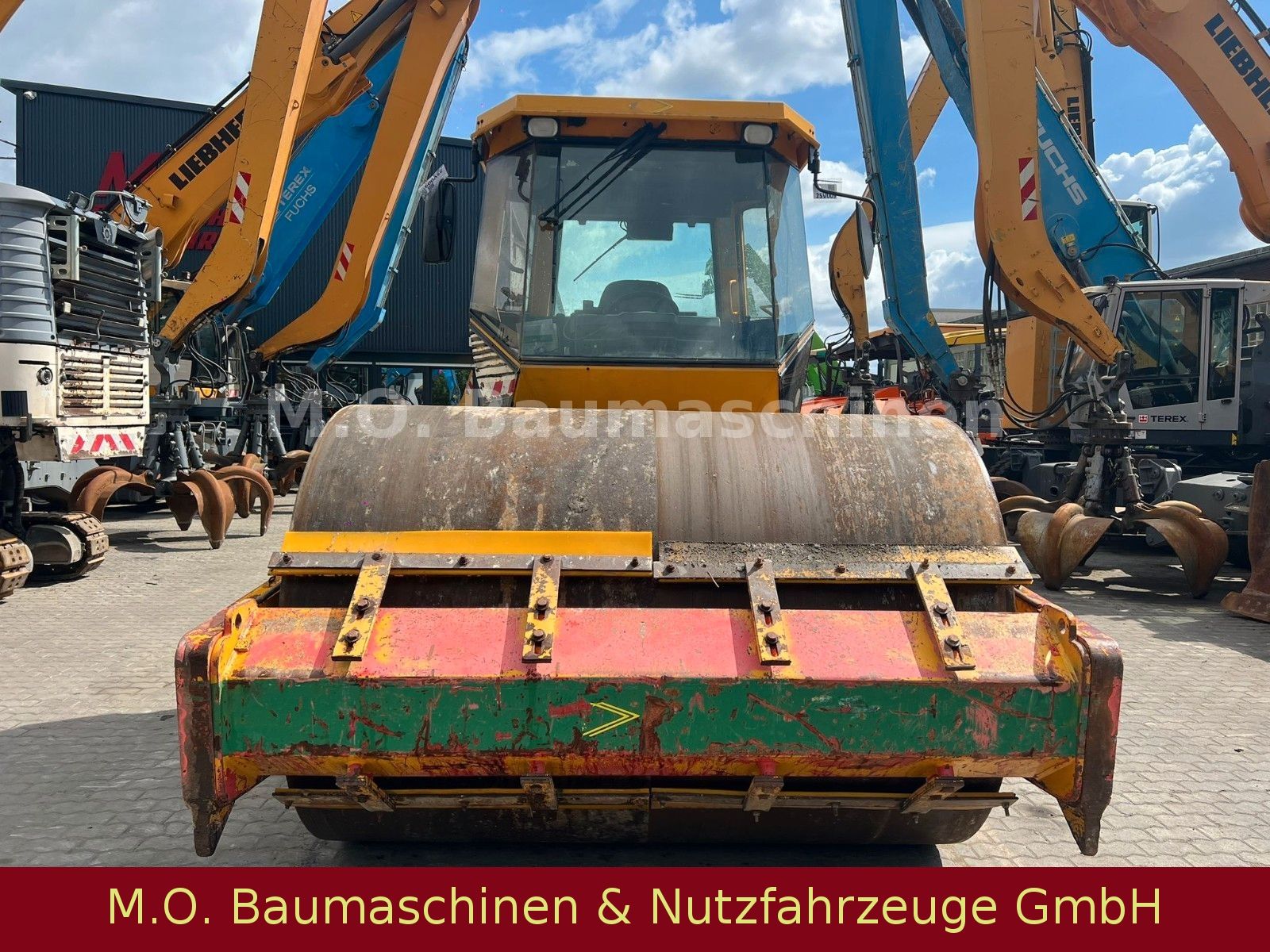 Fahrzeugabbildung Dynapac CA 302 D / Walzenzug / 12,5 t /