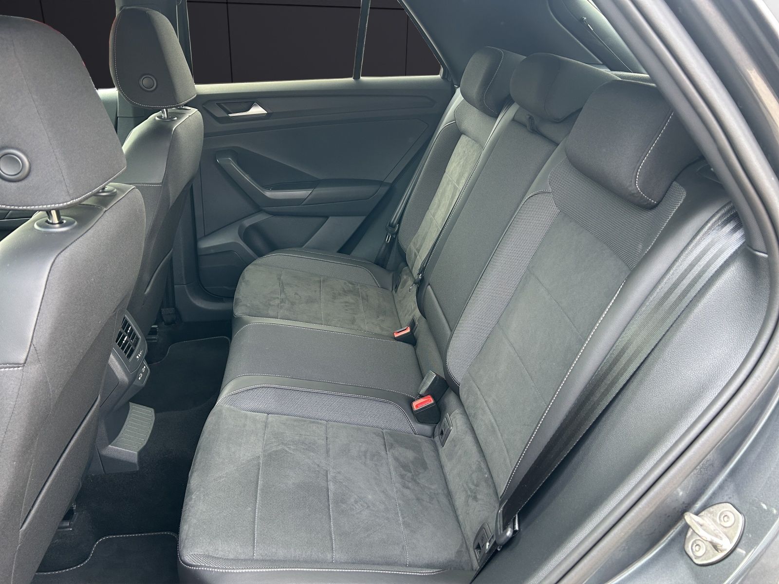 Fahrzeugabbildung Volkswagen T-Roc 2.0 TSI R-Line 4M MATRIX Standh.