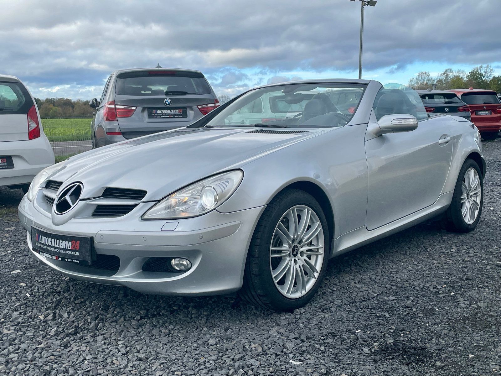 Fahrzeugabbildung Mercedes-Benz SLK 350 Roadster Aut Navi Leder Xenon SCHECKHEFT