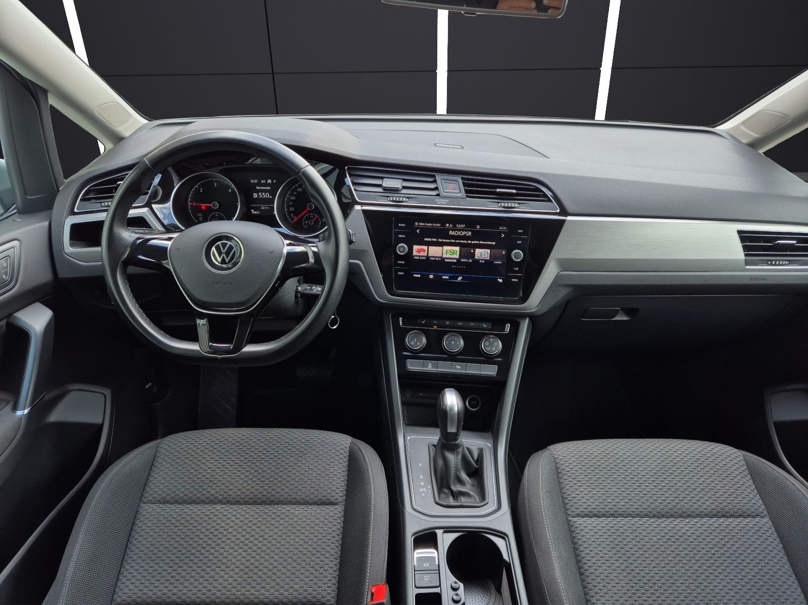 Fahrzeugabbildung Volkswagen Touran TDI Comfortline DSG AHK Navi PDC SH LM