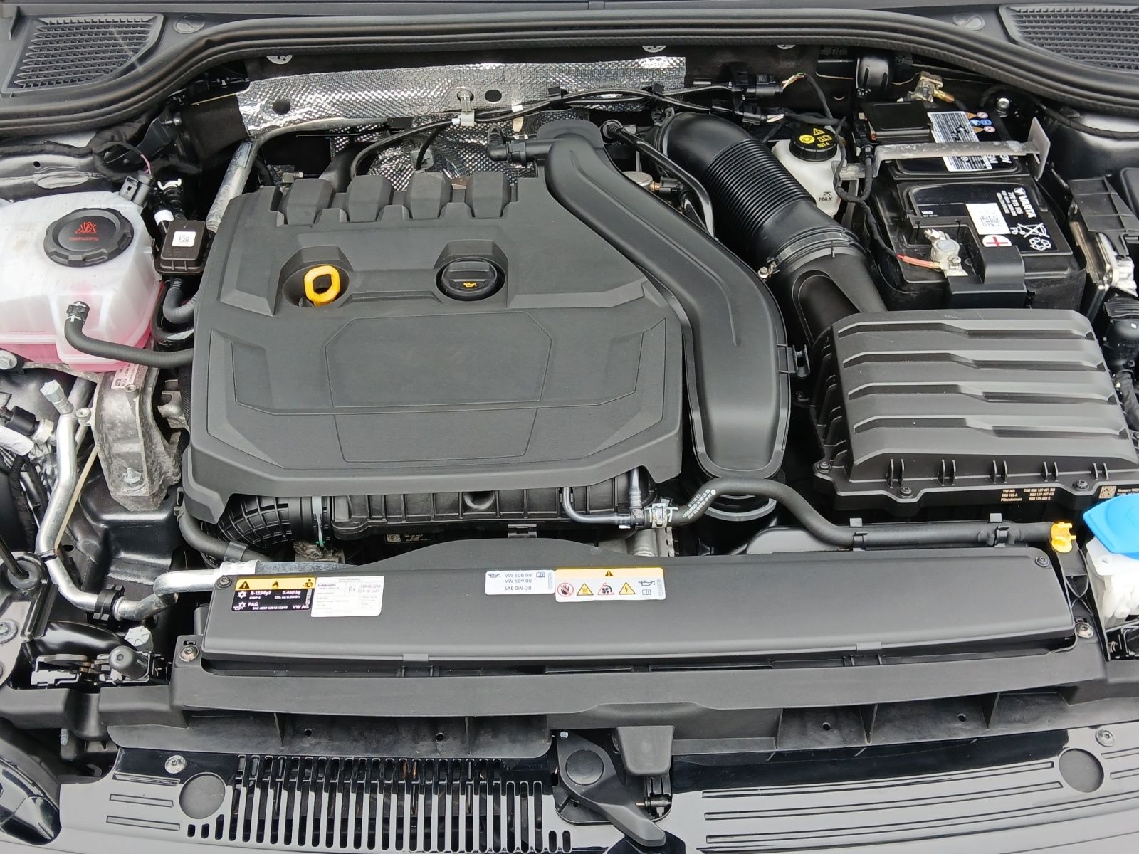 Fahrzeugabbildung Volkswagen Golf VIII TSI Active Standhzg. LEDplus Navi AID
