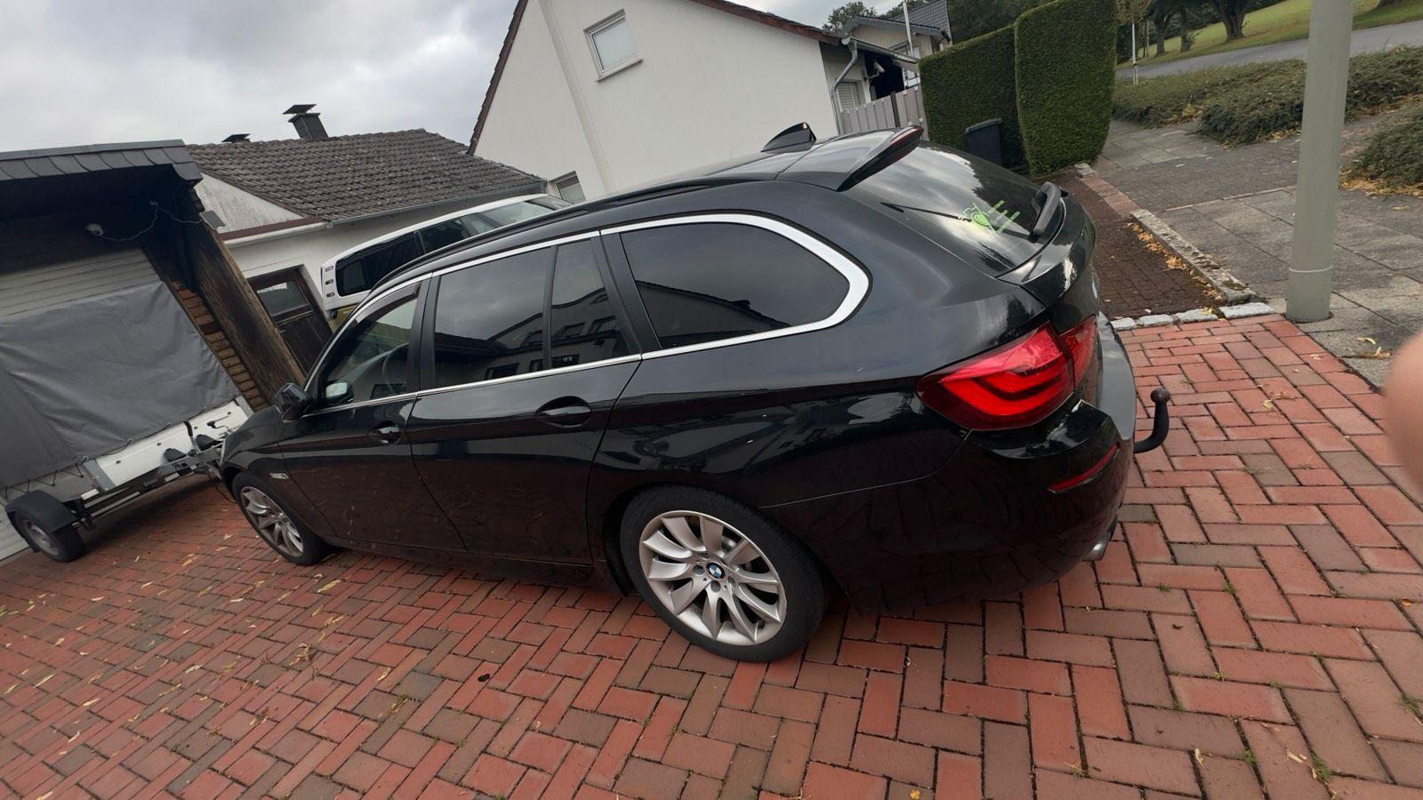 BMW 520 2012 — interior