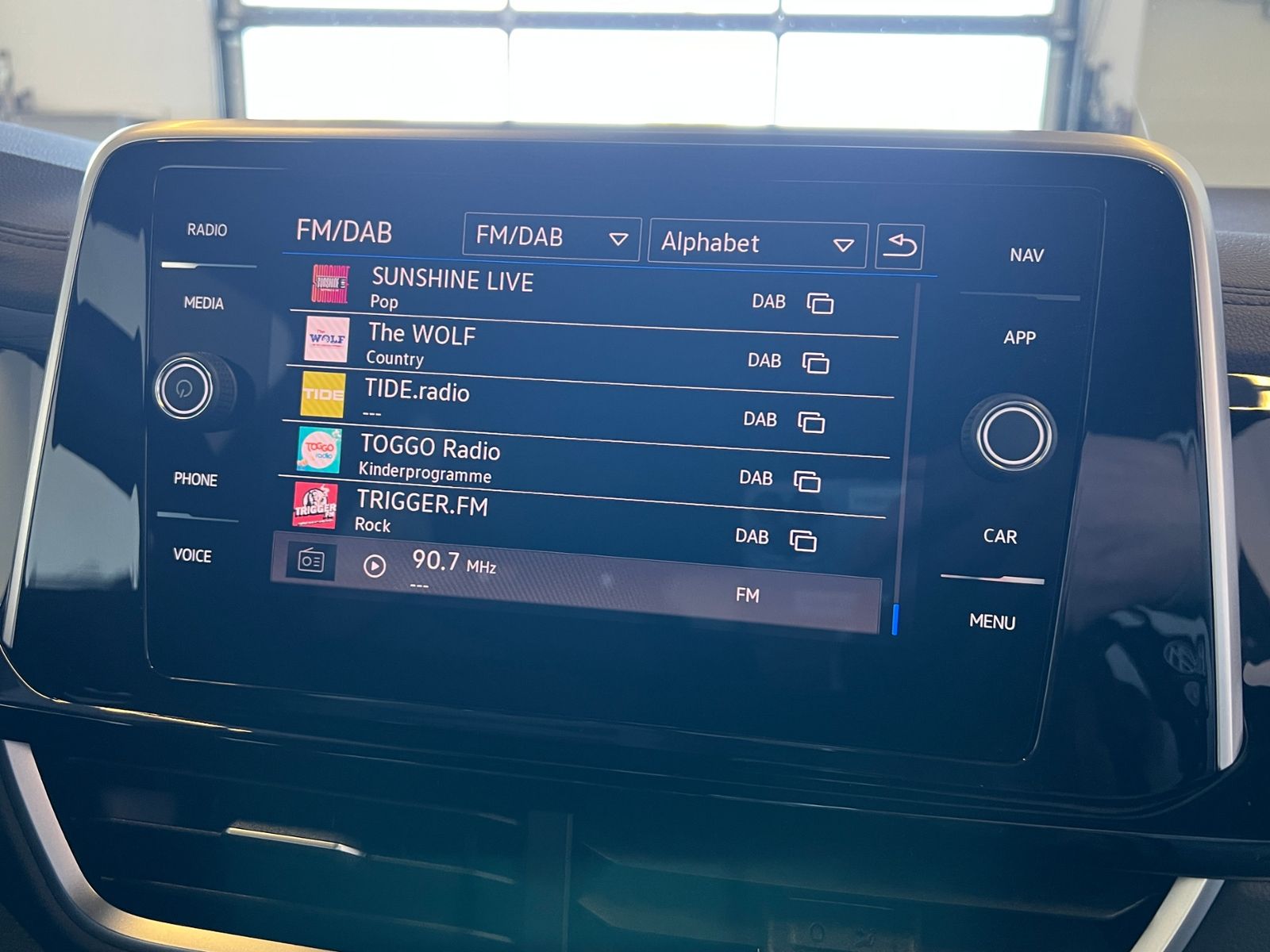 Fahrzeugabbildung Volkswagen T-Roc R-Line 1.5 TSI DSG *LED, Easy Open, 18"-LM