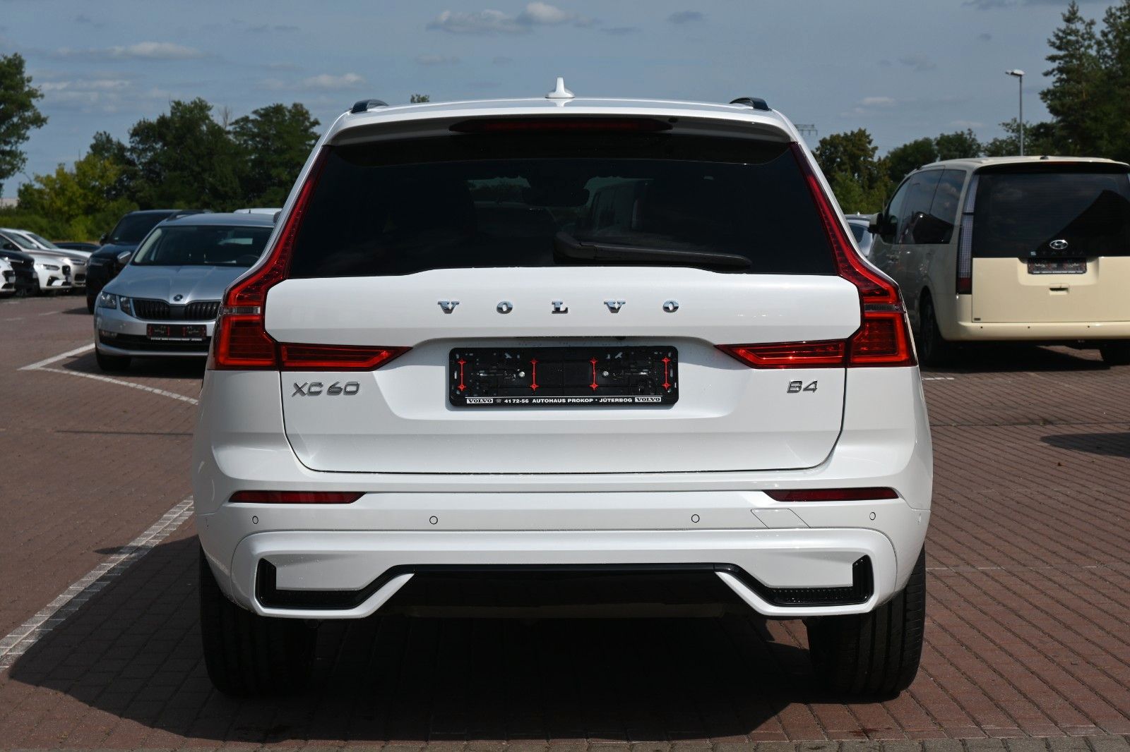 Fahrzeugabbildung Volvo XC60 B4 Plus Dark *360°*H/K*NAV*PANO*ACC*STDHZG*