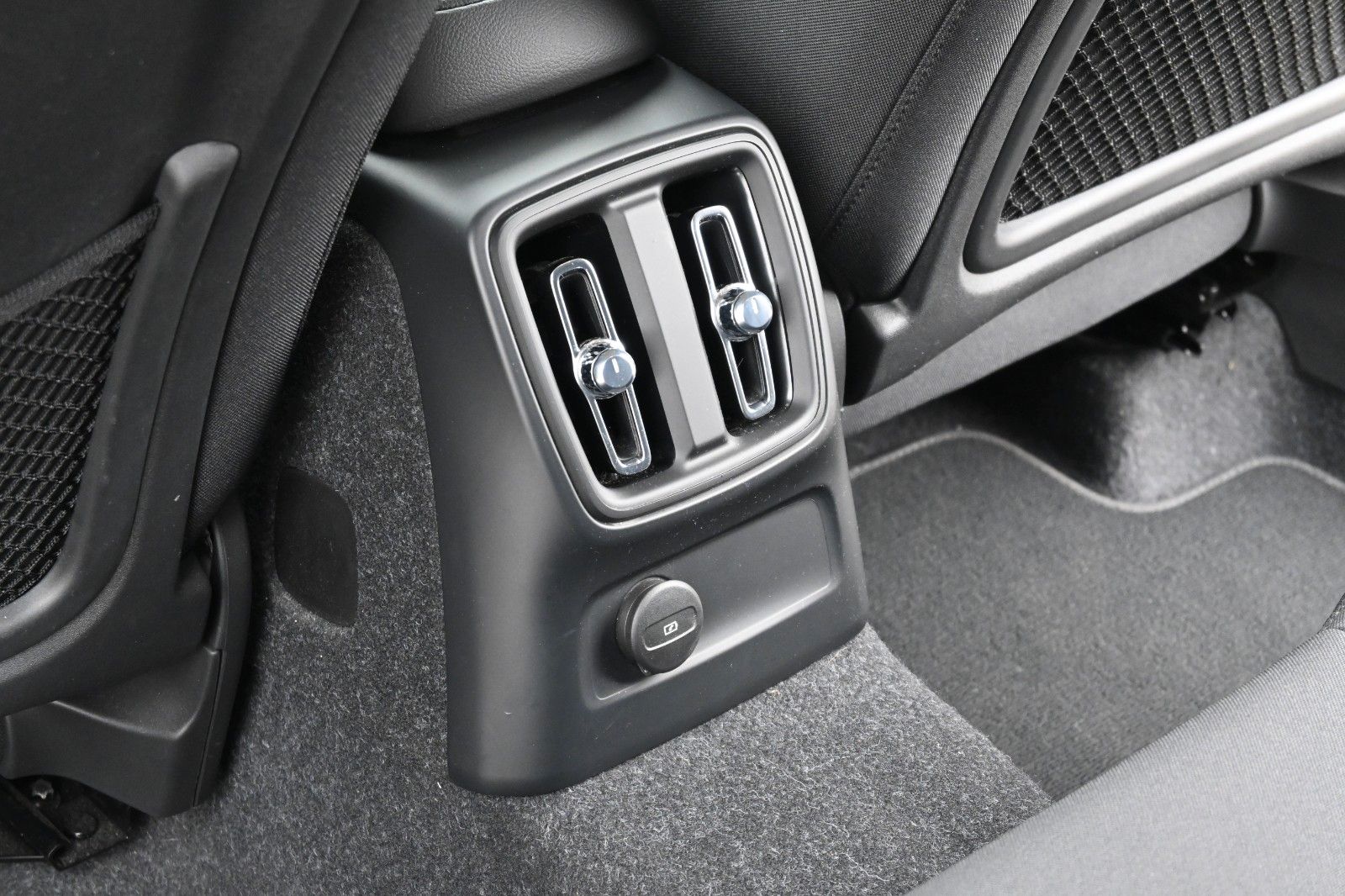 Fahrzeugabbildung Volvo XC40 T4 RC Inscription Expression*RFK*FSHZG*ACC