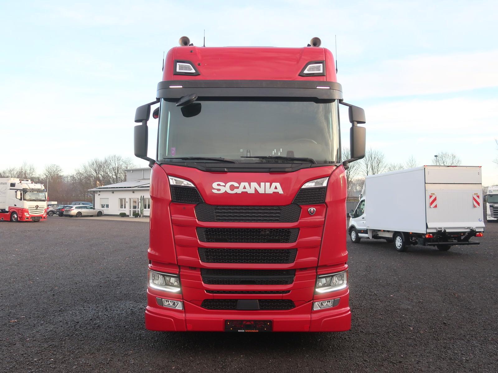 Scania S 500 Super 6x2/4 mit verstellbarer Sattelkupplu