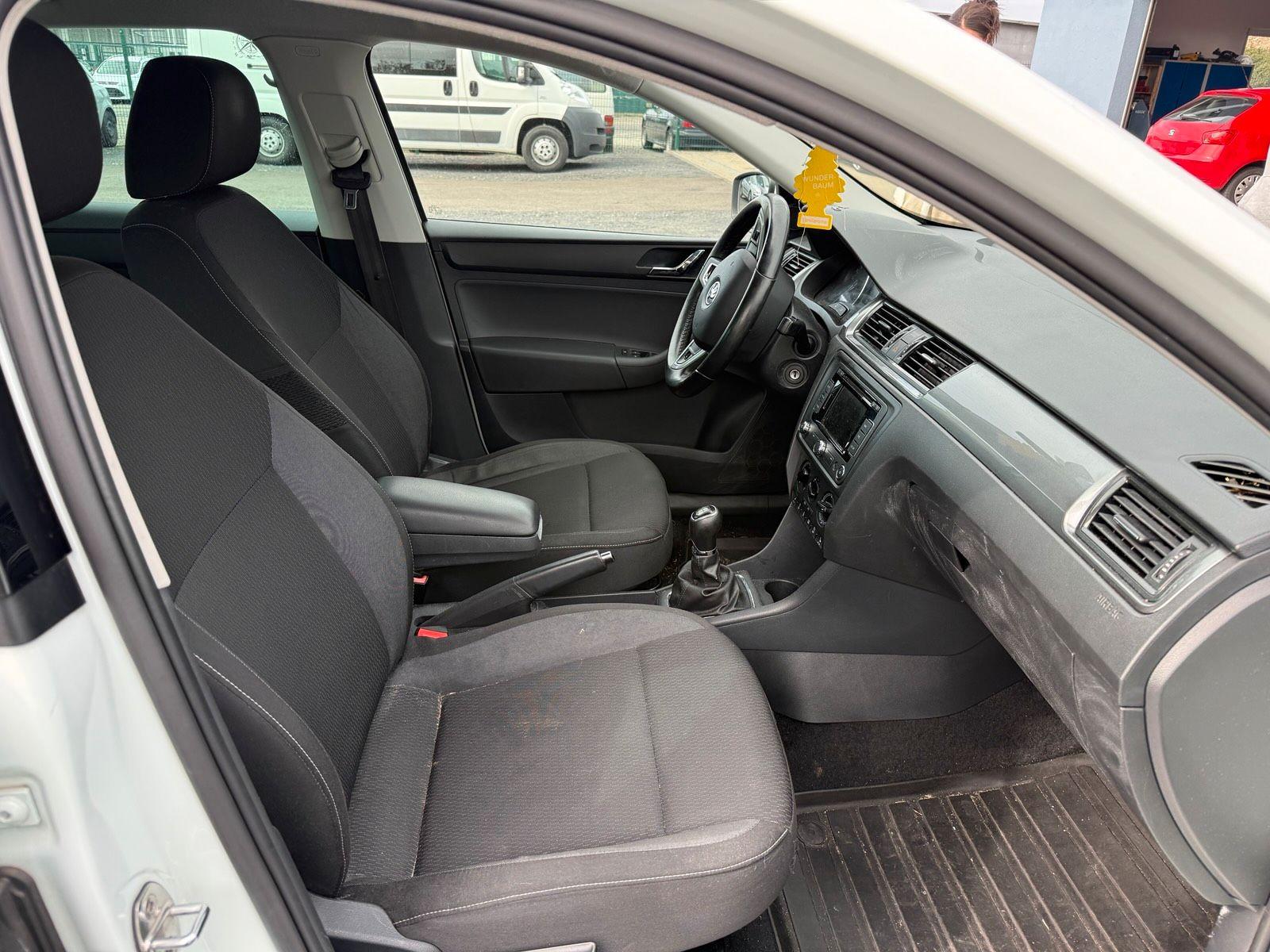 Skoda Rapid 2015 — photo 11