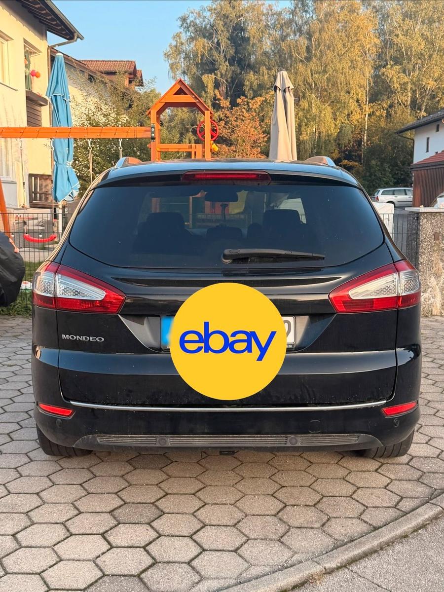 Ford Mondeo 2014 — вигляд ззаду