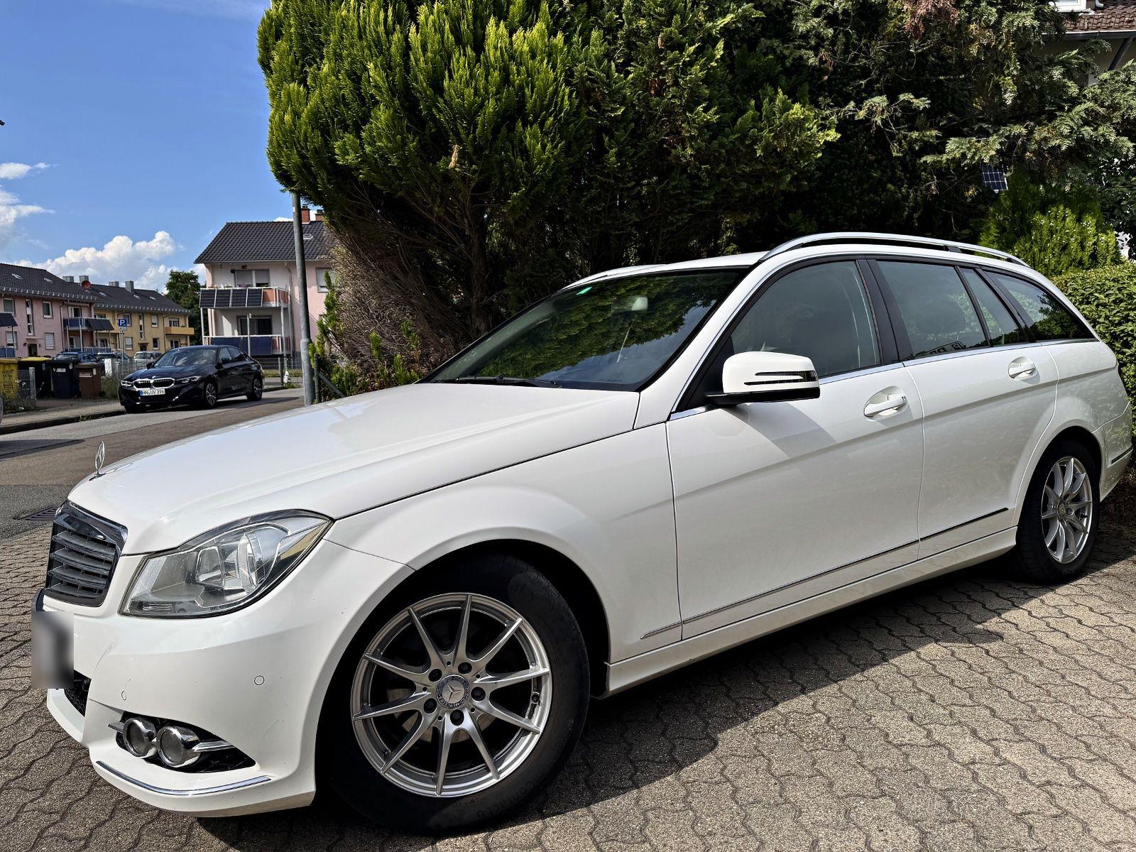 Mercedes-Benz C200 2012 — rear view