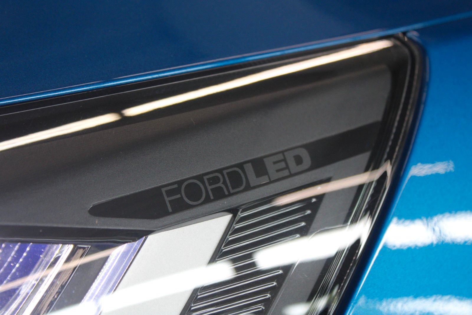 Fahrzeugabbildung Ford Focus Cool & Connect Aut. LED CAM PDC WinterPak.