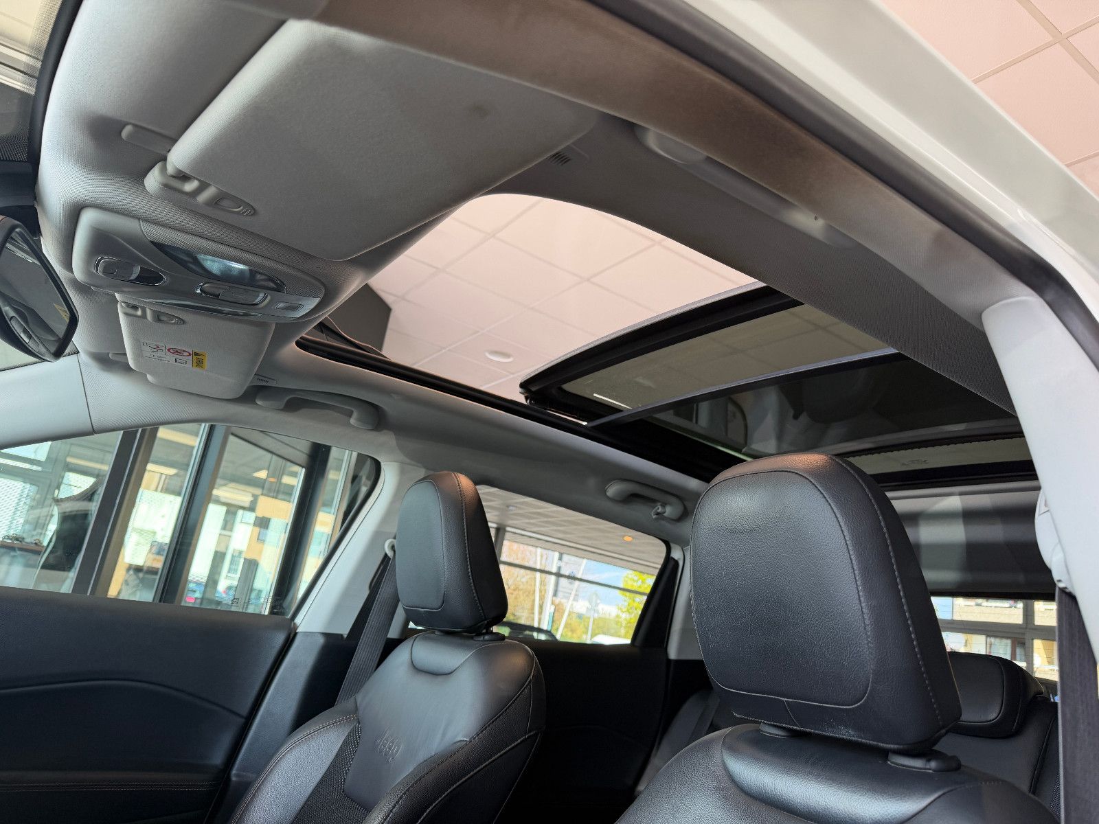 Fahrzeugabbildung Jeep Compass Limited 4WD /PANO/SHZ/L-HEIZ/PDC