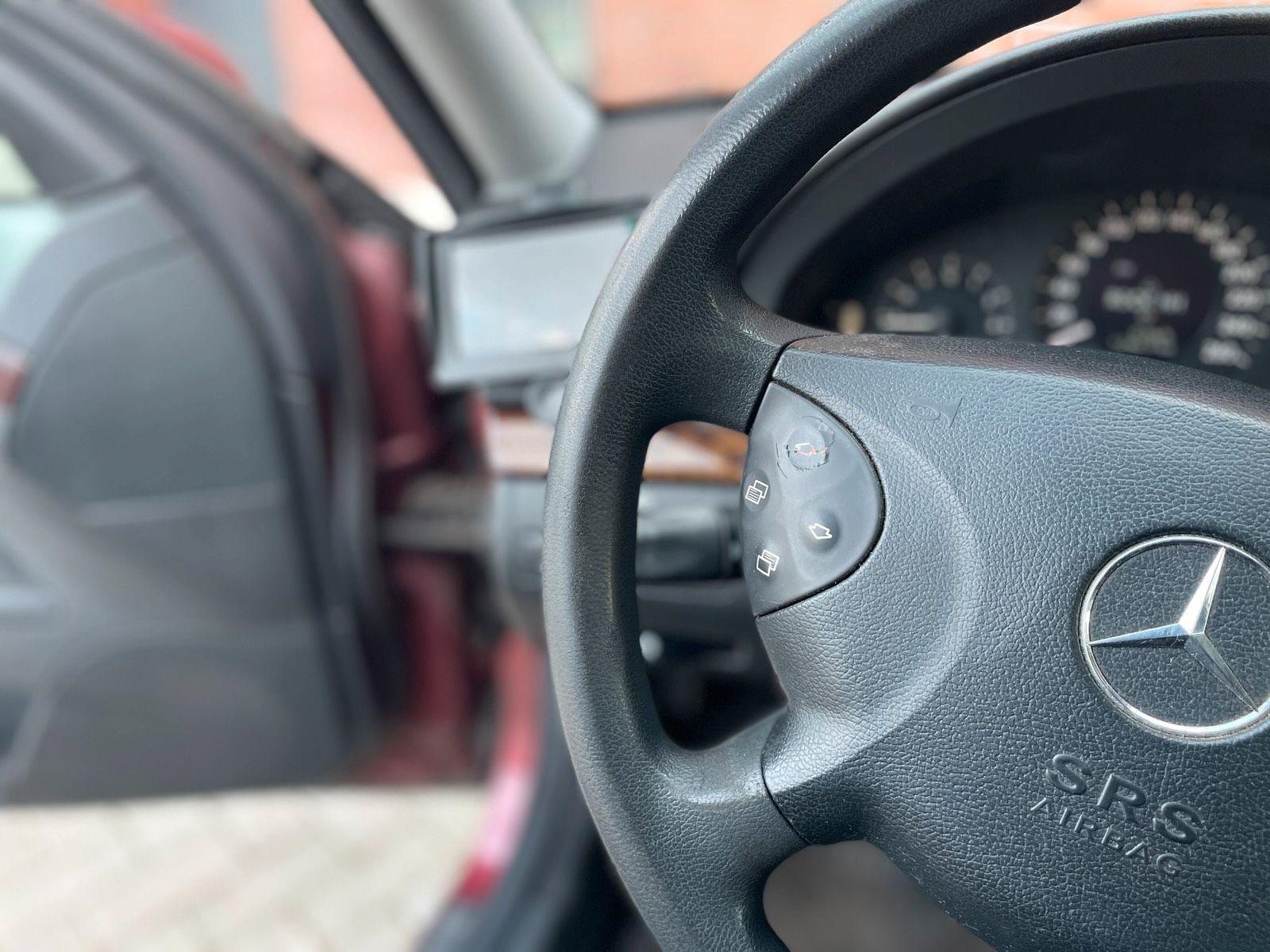 Mercedes-Benz E200 2004 — photo 10