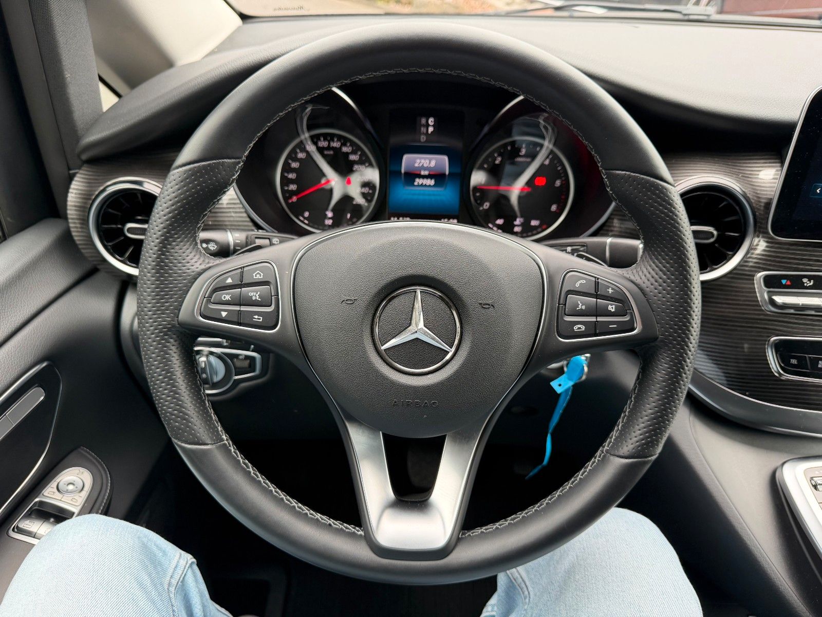 Fahrzeugabbildung Mercedes-Benz V 250 AVANTGARDE ED AHK Tisch 6Sitze