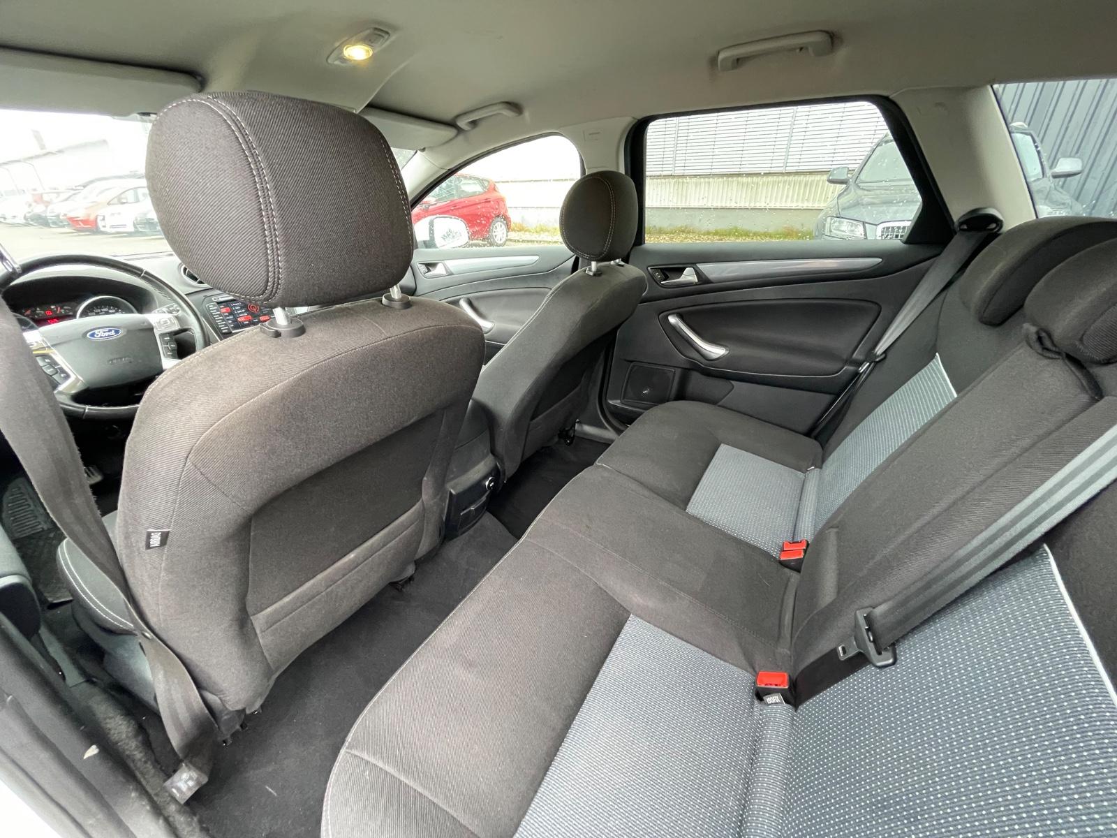 Ford Mondeo 2012 — photo 18