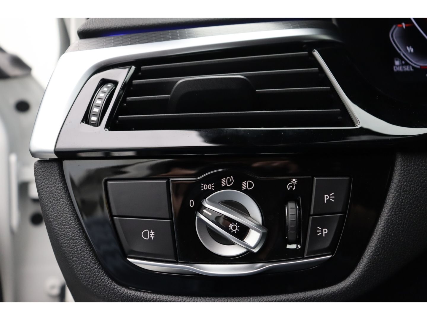 Fahrzeugabbildung BMW 540 d xDrive M Sport Touring Park-Assistent AHK