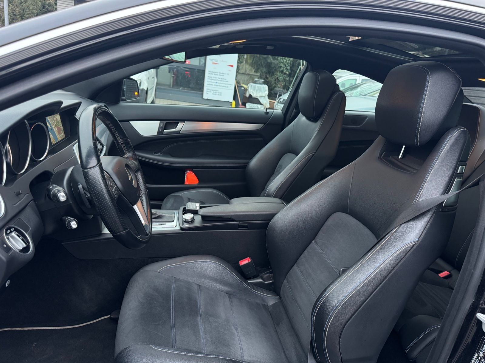 Fahrzeugabbildung Mercedes-Benz C 180 C -Klasse Coupe AMG-Line*Pano*Kamera*LED