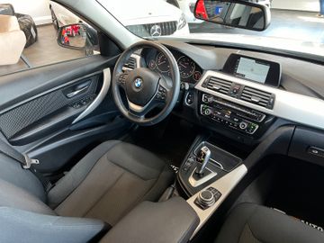 BMW 320d Touring Advantage *NAVI*LED*PDC*SHZ*