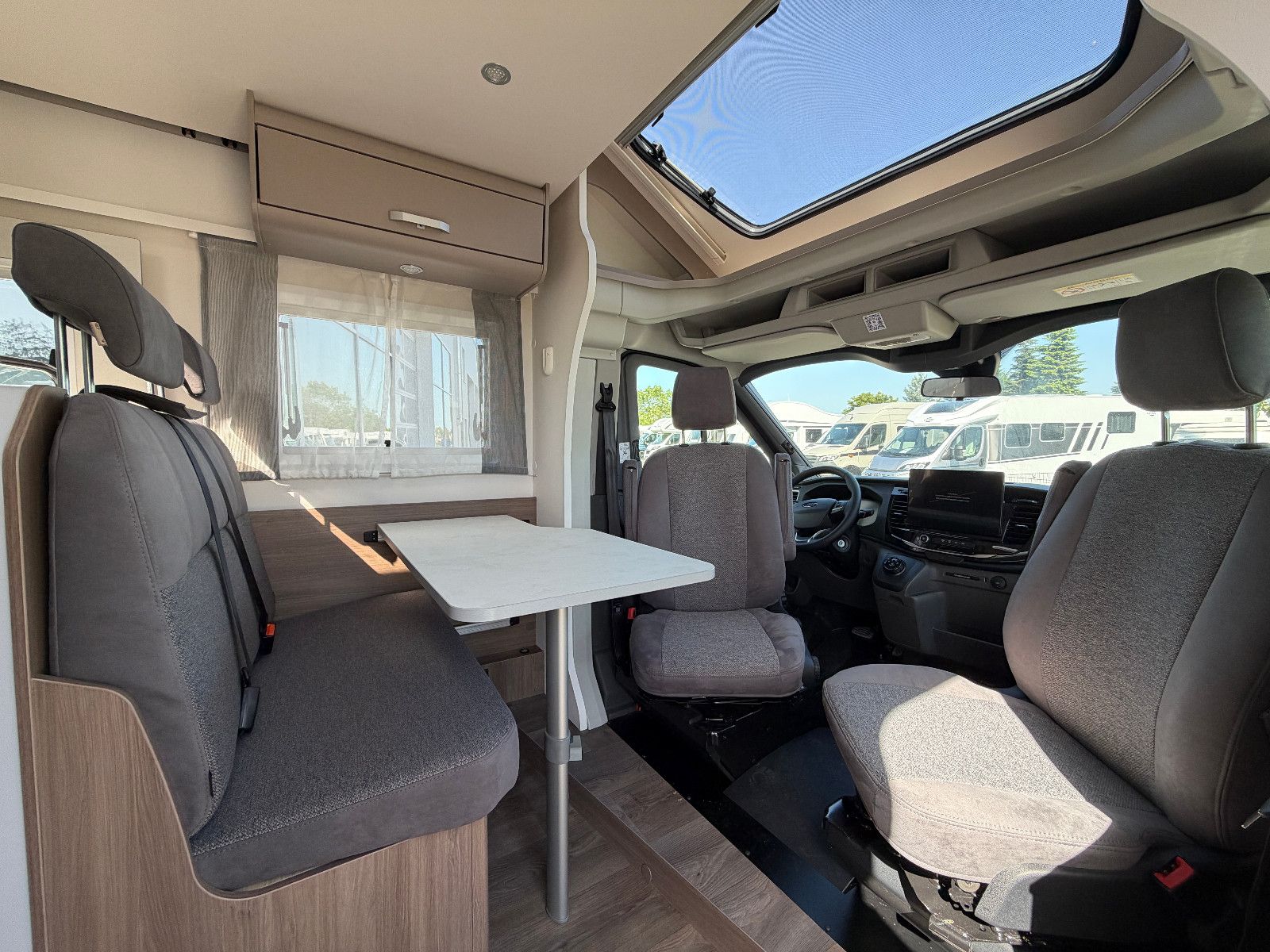 Fahrzeugabbildung Carado T338 Edition 26  - Sie paren über 12.000€