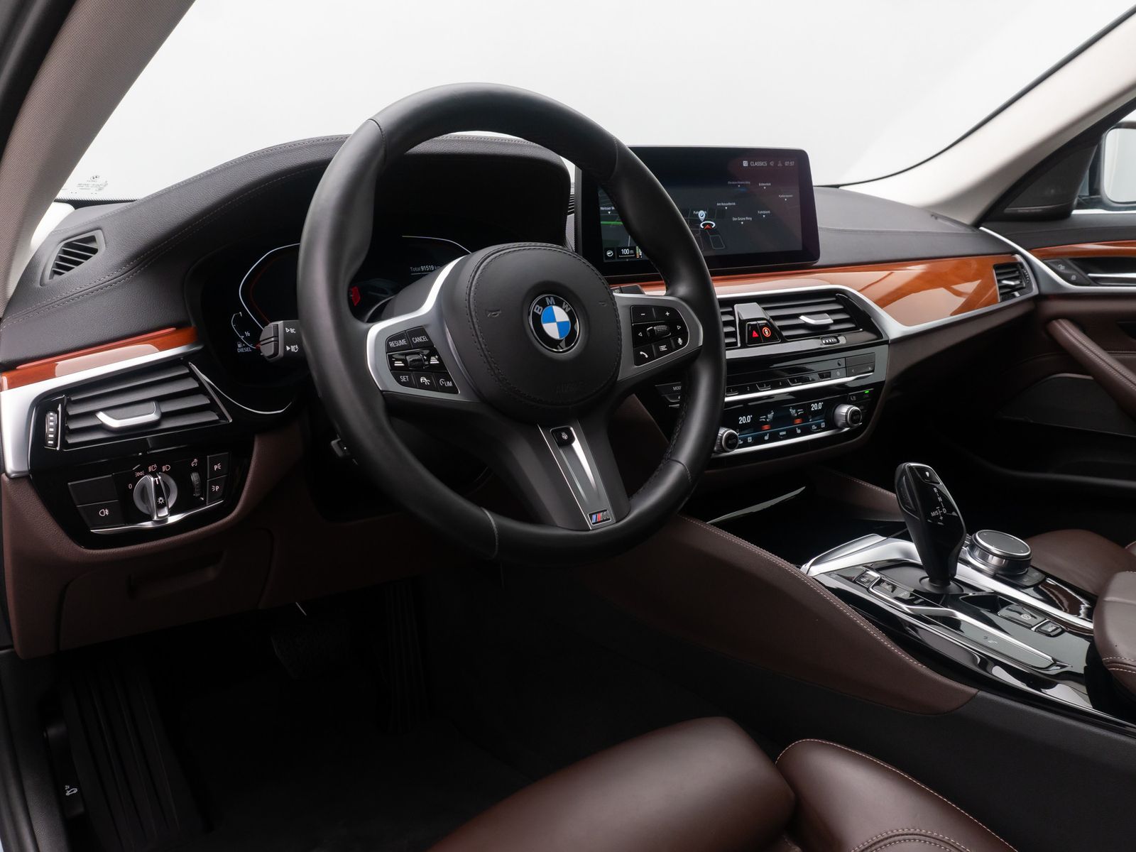 Fahrzeugabbildung BMW 530d xD Luxury Line AHK Alarm H/K DAB Individual