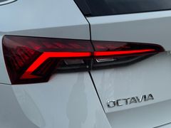 SKODA Octavia Combi 2.0 TDI Style*HEAD UP*MATRIX*