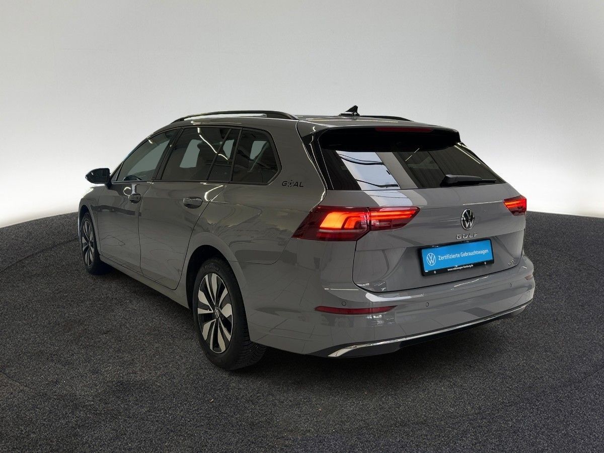 Volkswagen Golf VIII Variant 1.5 eTSI Goal DSG Rear View Na foto 3
