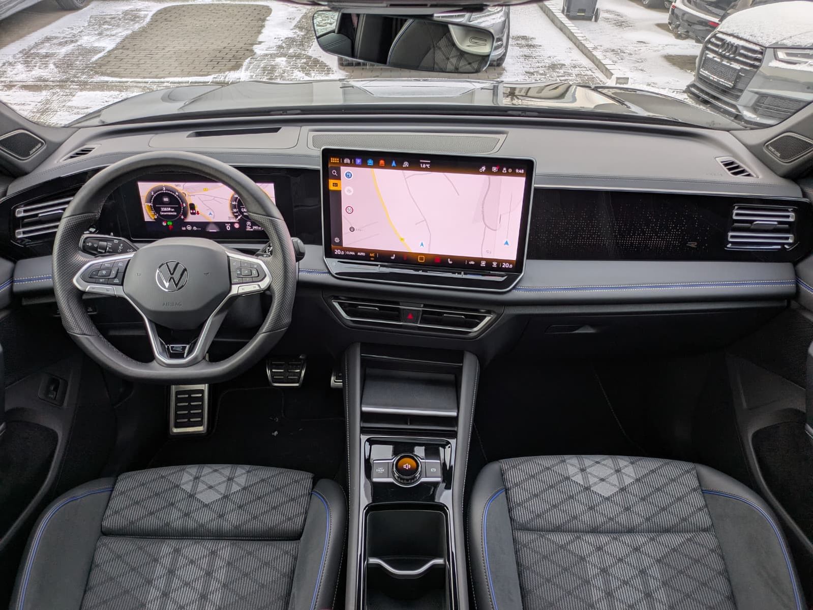 Fahrzeugabbildung Volkswagen Tiguan 2.0 TDI 4M R-Line PANO*H&K*AHK*MATRIX*20"