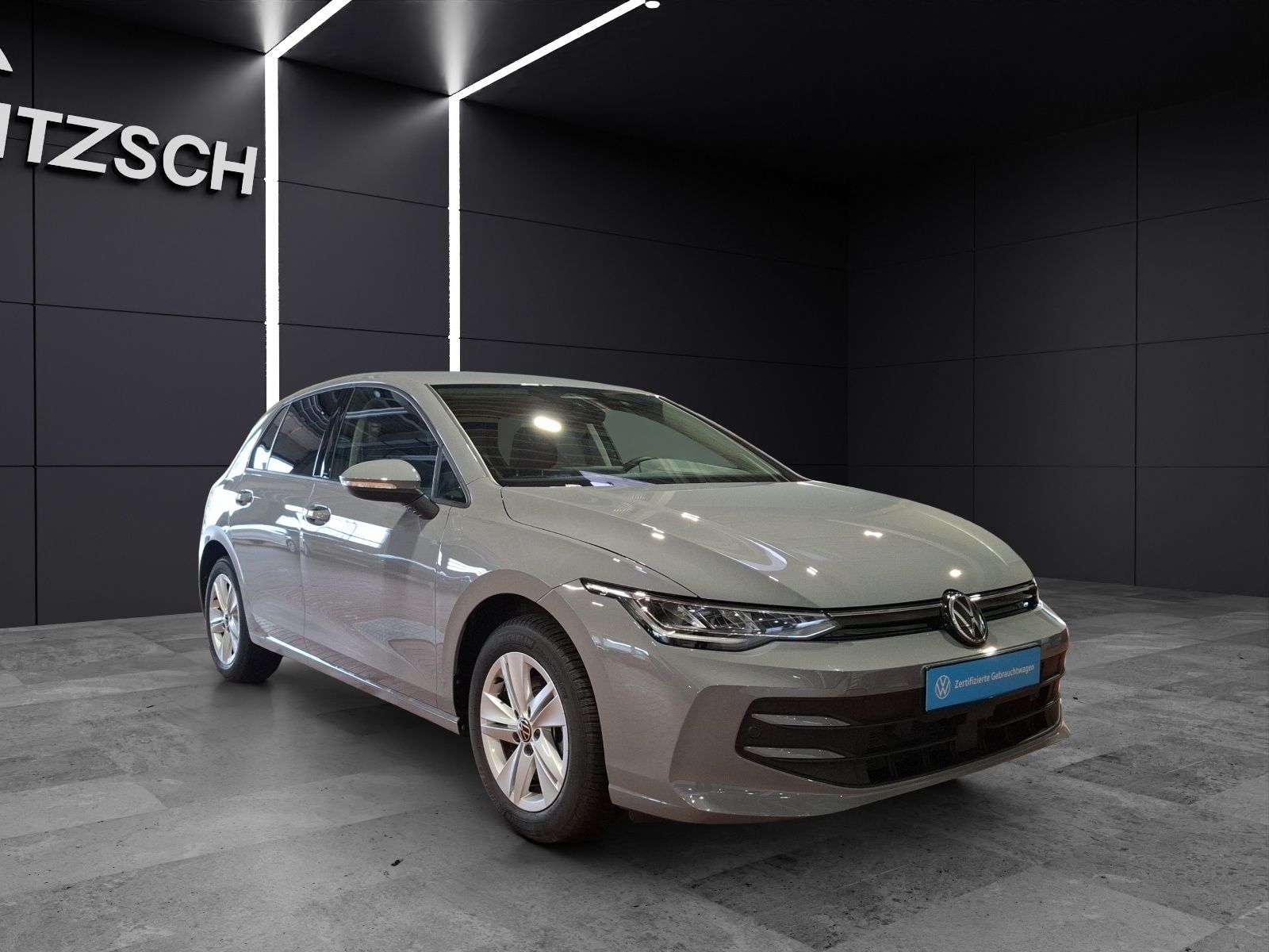 Fahrzeugabbildung Volkswagen Golf VIII TSI Life LED CarPlay AID ACC RFK SHZ