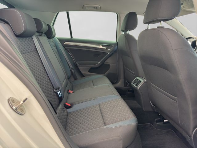 Fahrzeugabbildung Volkswagen Golf 1.0 TSI IQ.DRIVE Start-Stopp Navi+ACC+Sitzh